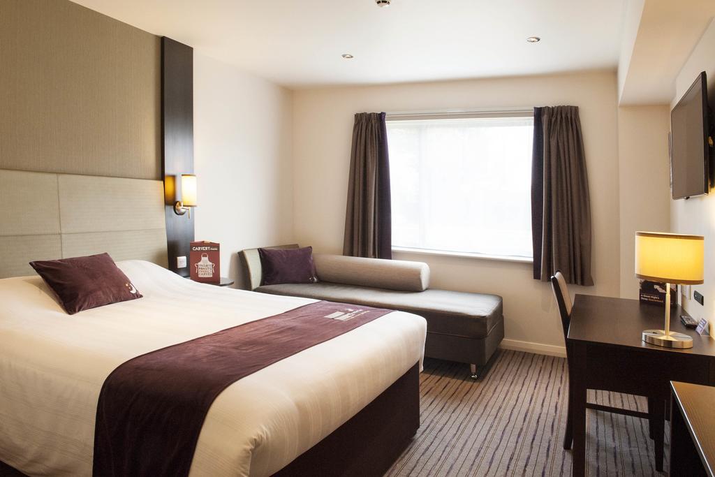 Ower Premier Inn Southampton West חדר תמונה