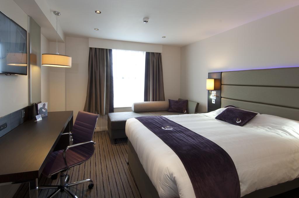 Ower Premier Inn Southampton West חדר תמונה