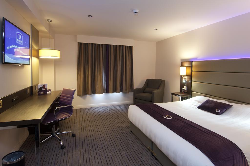 Ower Premier Inn Southampton West חדר תמונה