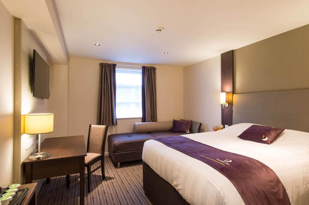 Ower Premier Inn Southampton West מראה חיצוני תמונה