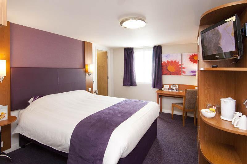 Ower Premier Inn Southampton West מראה חיצוני תמונה