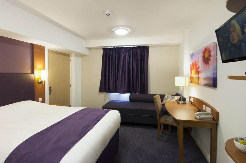 Ower Premier Inn Southampton West מראה חיצוני תמונה