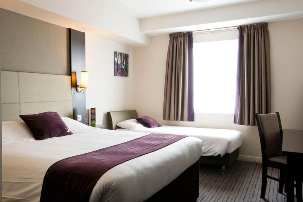 Ower Premier Inn Southampton West מראה חיצוני תמונה