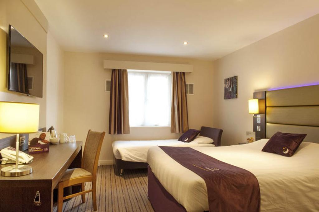 Ower Premier Inn Southampton West מראה חיצוני תמונה
