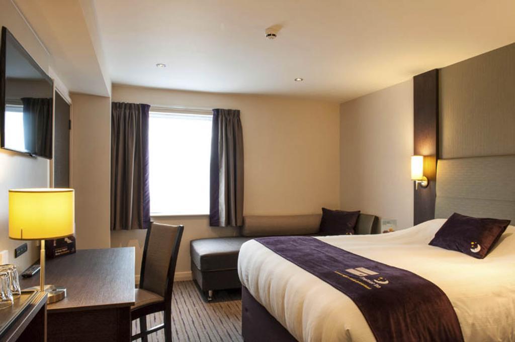 Ower Premier Inn Southampton West מראה חיצוני תמונה