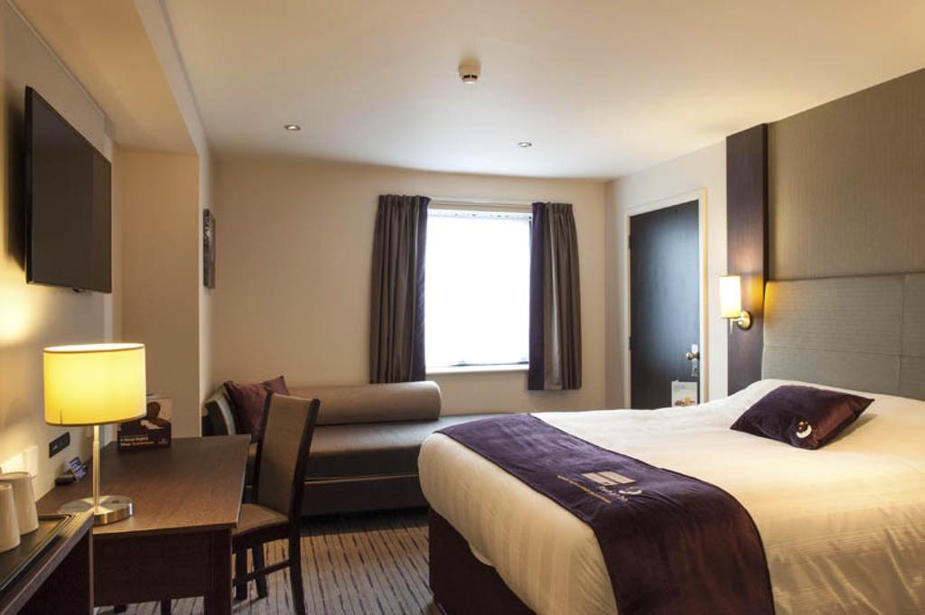 Ower Premier Inn Southampton West מראה חיצוני תמונה